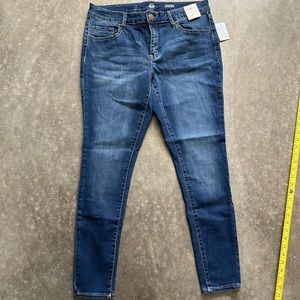 NWT SO low rise jeggings size 17